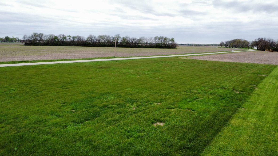 1883 North 2270 East Road Watseka IL 60970