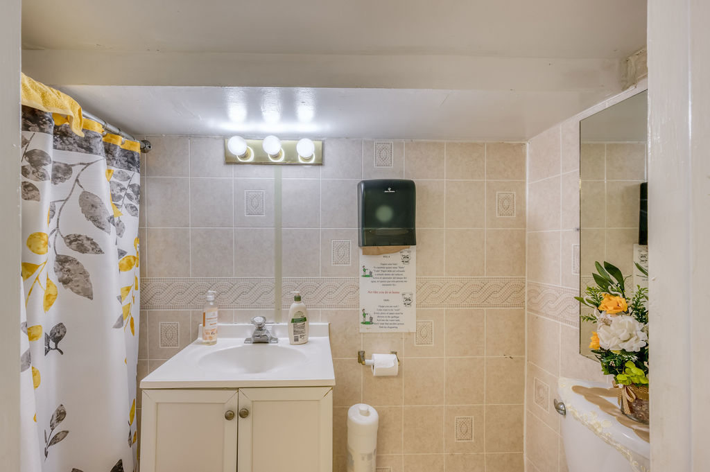 1457 West Blackhawk Street Chicago IL 60642