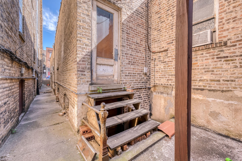 1457 West Blackhawk Street Chicago IL 60642