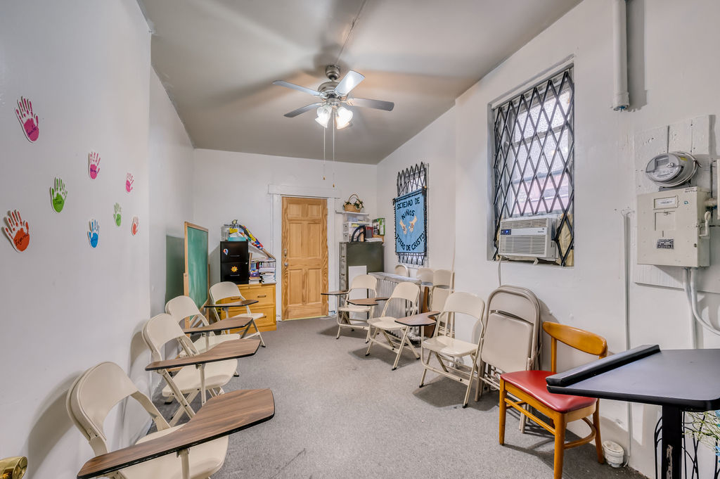 1457 West Blackhawk Street Chicago IL 60642